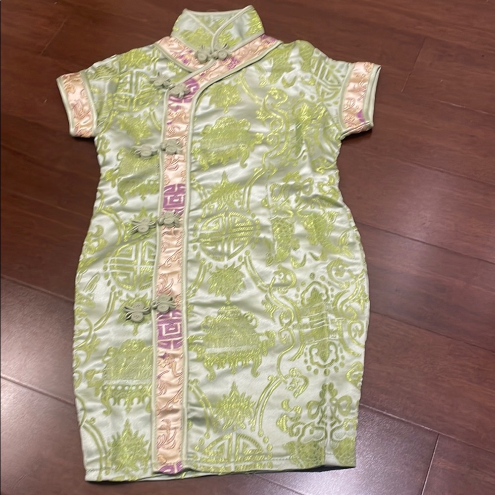 Green Sheath Dress with Mandarin Collar for Special Occasions